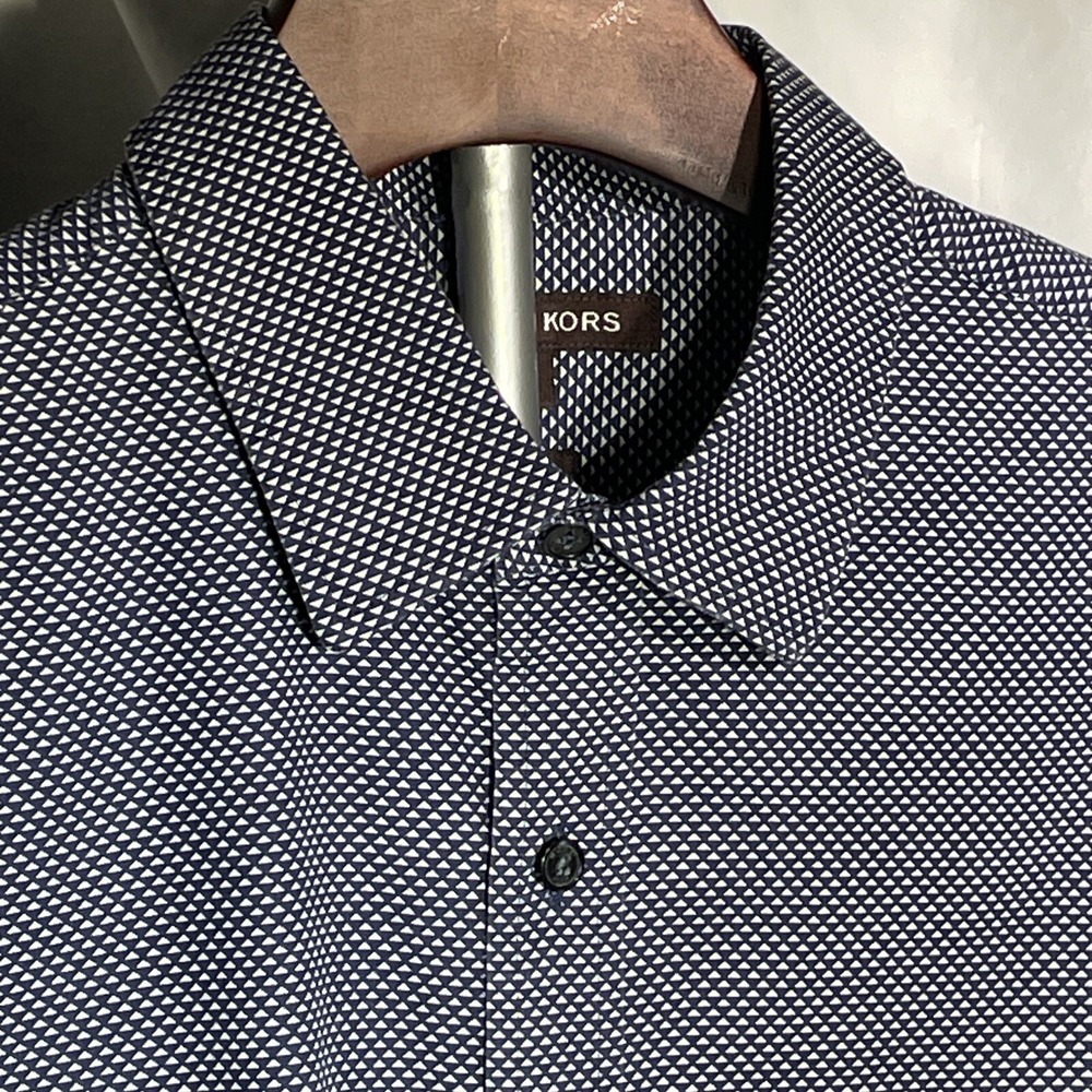 Michael Kors Mens Size M Classic Fit Navy Blue Button Up Short Sleeve Shirt - Picture 3 of 15